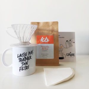 Kit Découverte avec notre mug, 250g café, des filtres, un porte filtre v60 et une carte recette